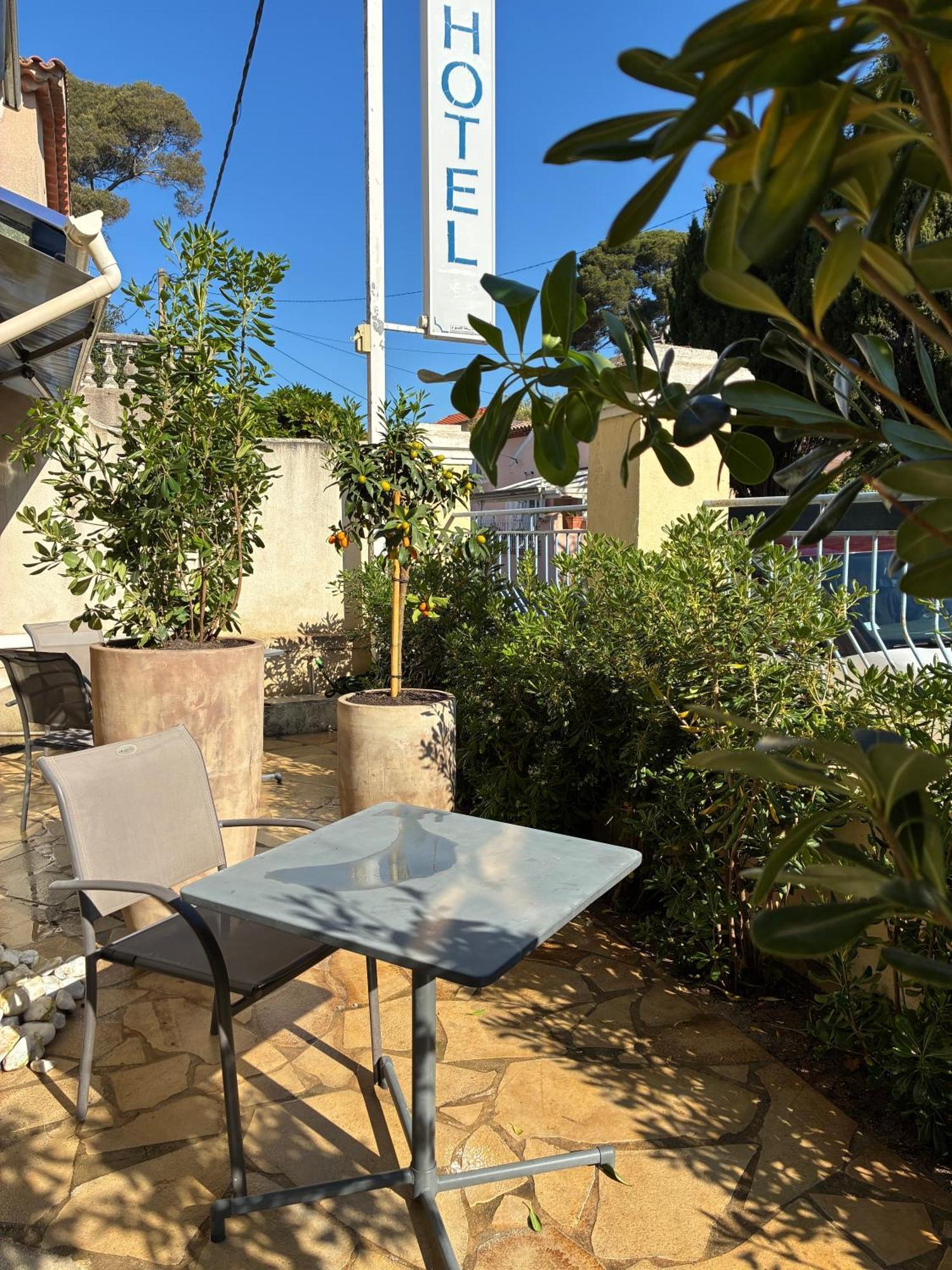 Hotel L'Escale Au Soleil Saint Aygulf Exterior photo